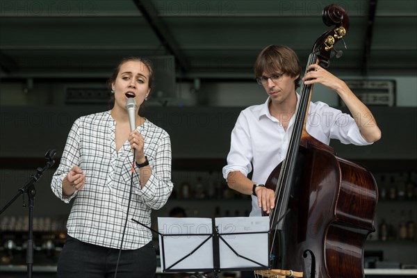 The Swiss musician duo Duo Centrepiece with Adeline Hasler