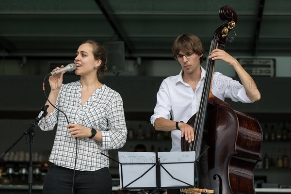 The Swiss musician duo Duo Centrepiece with Adeline Hasler