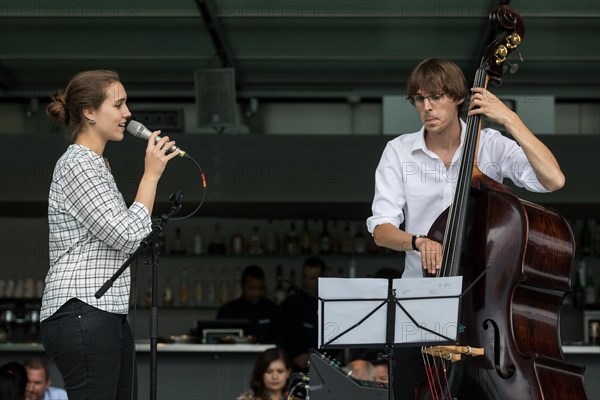 The Swiss musician duo Duo Centrepiece with Adeline Hasler