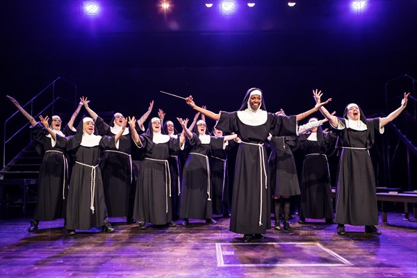 The leading actress Sidonie Smith as Deloris van Cartier live on Sister Act