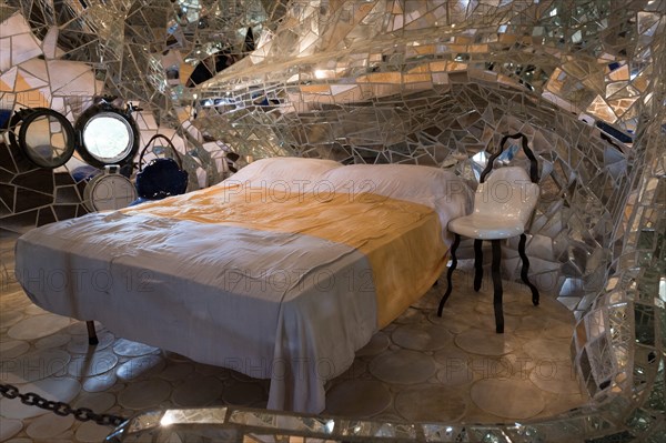 With mirrors lined bedroom in a habitable sculpture