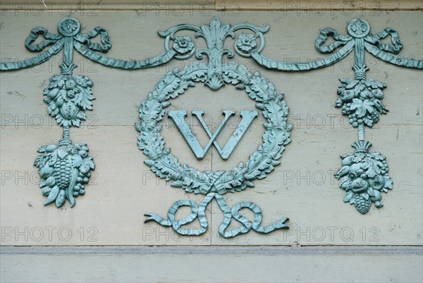 Ornamental frieze with capital W