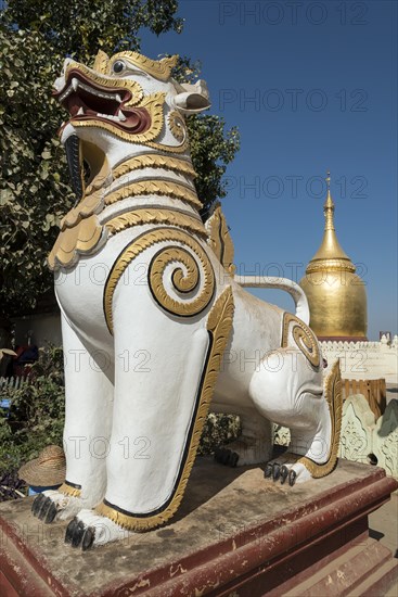 Chinthe statue in front of the Bupaya Pagoda