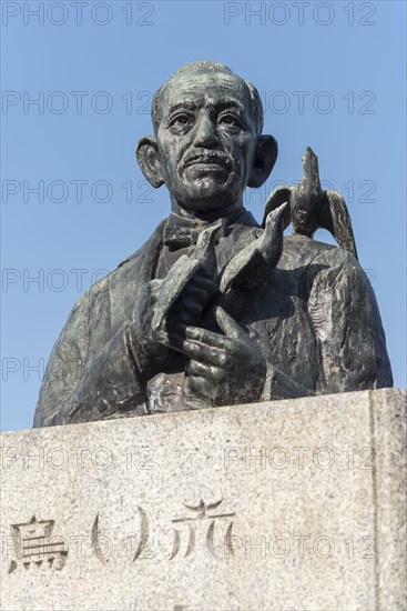 Statue of Miekichi Suzuki