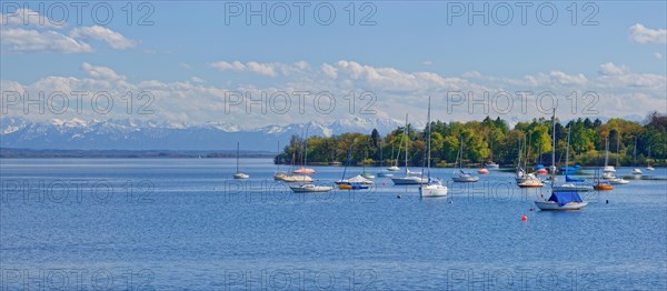 Lake Ammer with sailing boats near Utting and the snow-covered Alpine peaks in the background