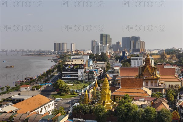 Panoramic view with Wat Ounalom