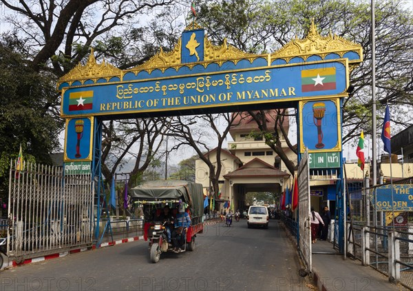 Border crossing to Tachilek