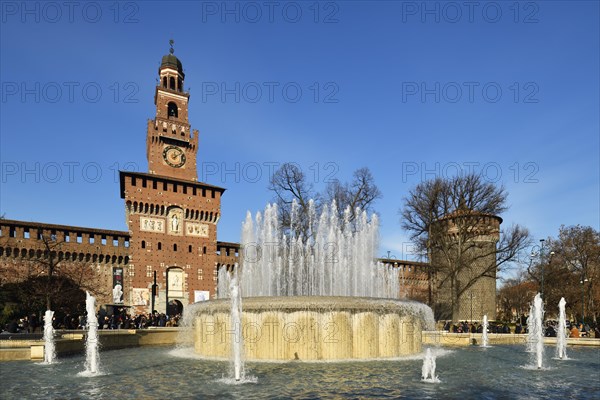 Fountain with the Castello Sforzesco