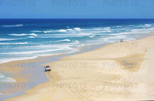 Four-wheel-drive vehicles on Seventy-Five Mile Beach