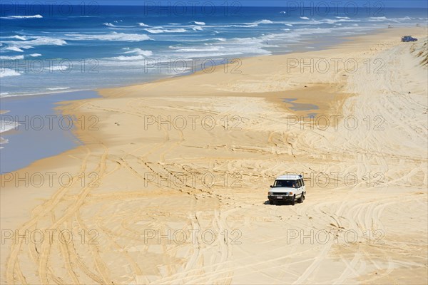 Four-wheel-drive vehicle on Seventy Five Mile Beach