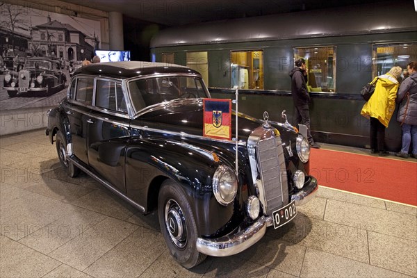 Adenauer's Mercedes 300 with saloon car 10205