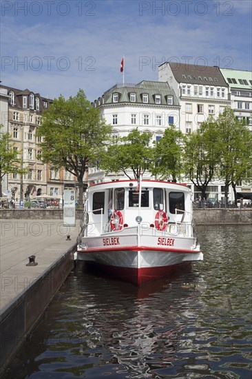 Pier at Jungfernstieg