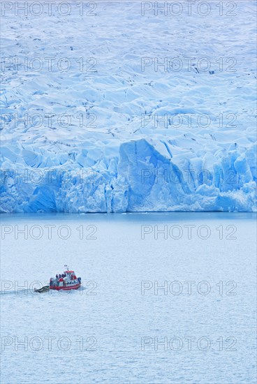 Boat at the Grey glacier front