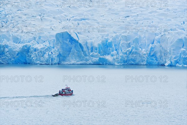 Boat at the Grey glacier front