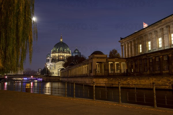 Spree with museum island