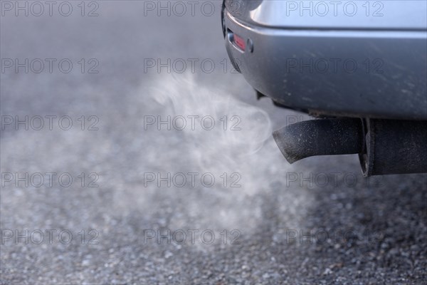 Exhaust pipe of a passenger car with exhaust gases