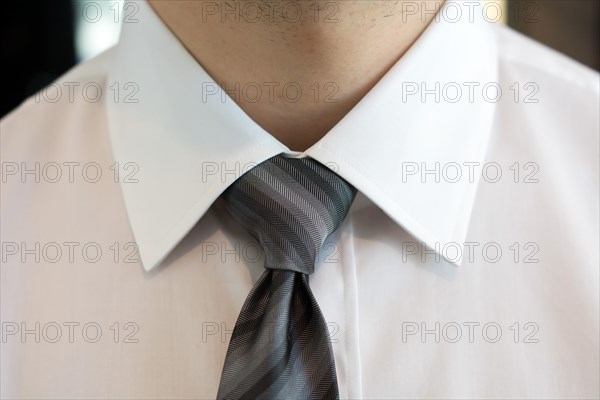 Tie knot tie