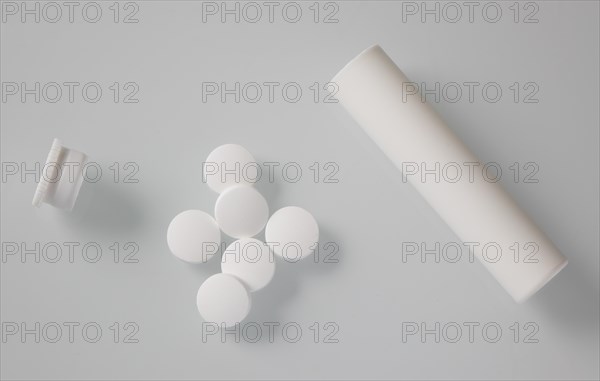 Tablet tube with tablets