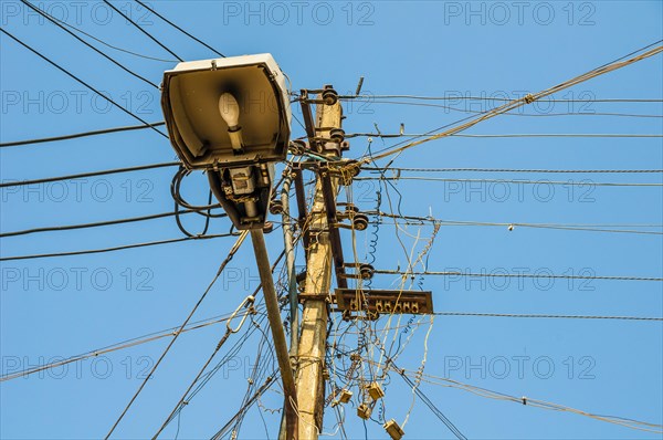 Chaotic power lines with streetlight