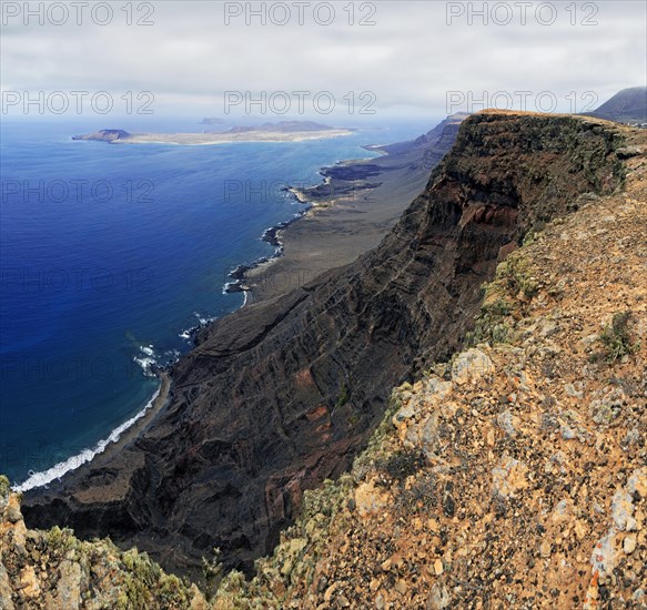 View from Guinate trail to island of La Graciosa