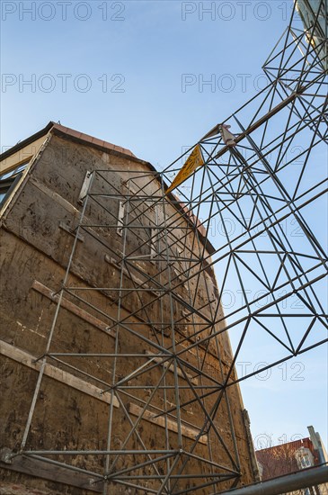 Framework supporting a house wall