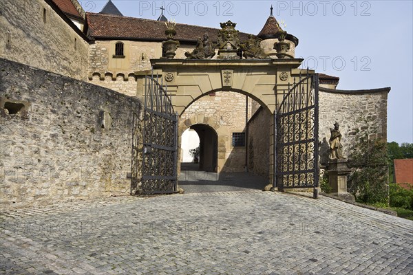 Entrance gate