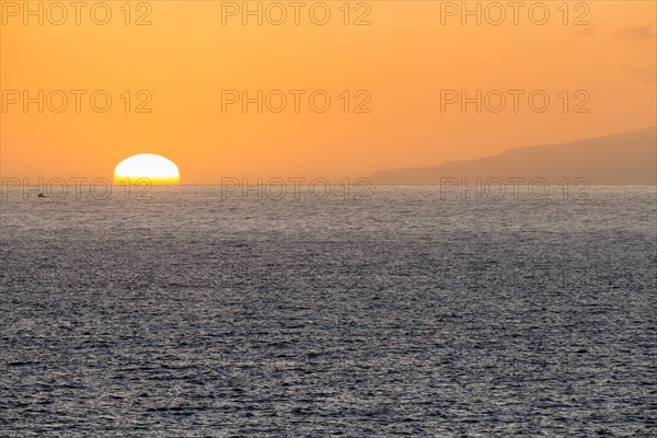 Setting sun over the sea
