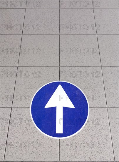 White directional arrow sign