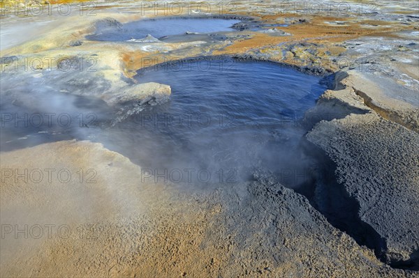 Fumaroles and solfatare