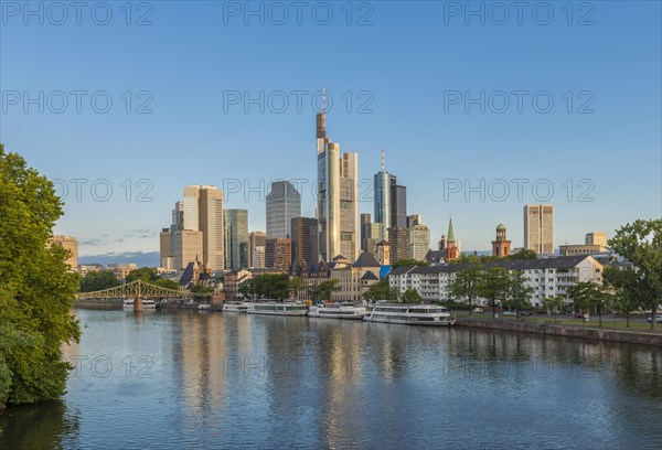 Skyline with Eiserner Steg pedestrian bridge