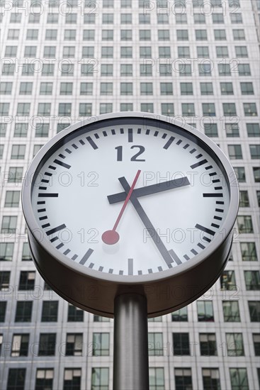 Clock outside Canary Wharf Tower