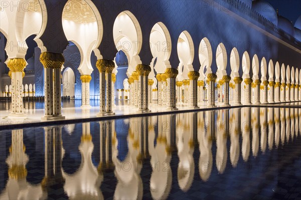 Arcades in the Sheikh Zayed Mosque