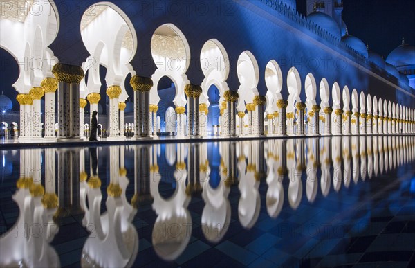 Arcades in the Sheikh Zayed Mosque