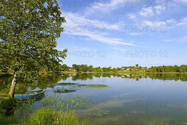 Bad Bayersoien and St. Georg parish church across Bayersoiener lake