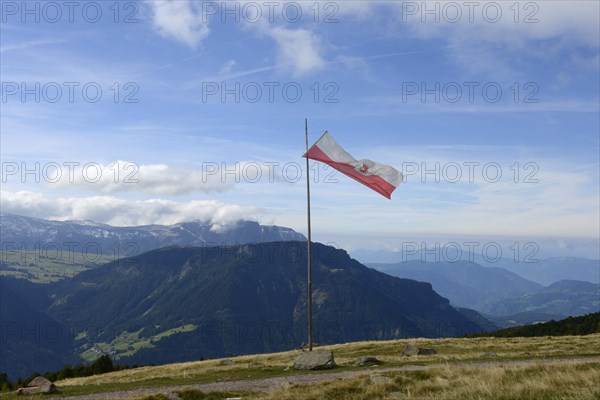 Tyrolean flag waving on the Rasciesa Alm