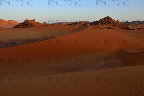 Evening twilight over the sanddunes of Tin Merzouga