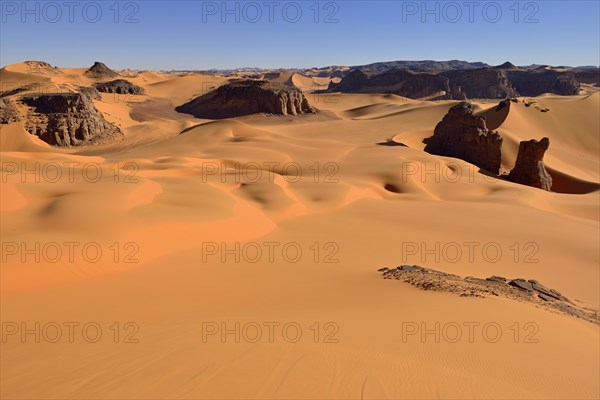 Sanddunes and rock towers at Moul Naga