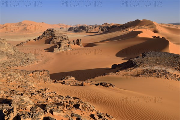 Sanddunes and rock towers at Ouan Zaouatan