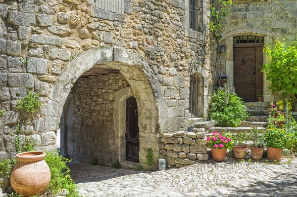 Lane in the medieval village of Oppede-le-Vieux