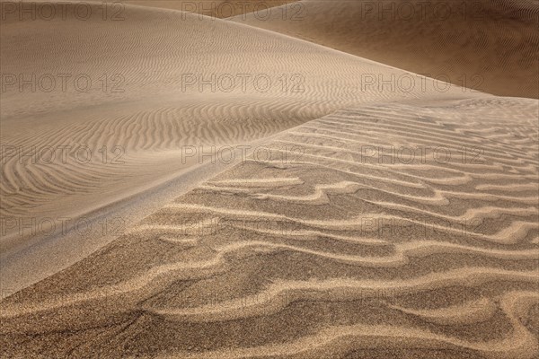 Structures in the sand