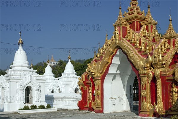 Entrance to the Kuthodaw Pagoda and Maha Lawka Marazein Pagoda