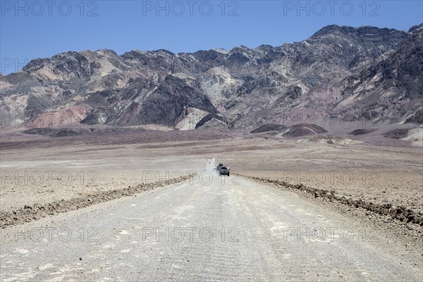 Gravel road to Devil's Golf Course