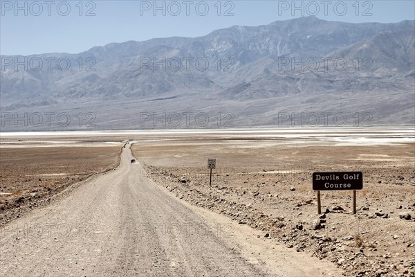 Gravel road to Devil's Golf Course