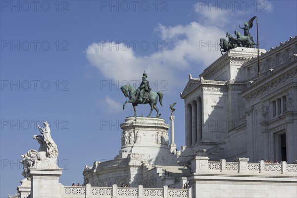 Equestrian statue in front of Vittorio Emanuelle II Monument