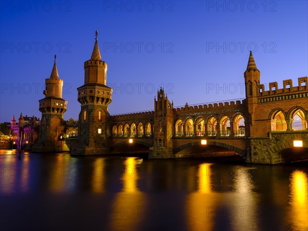 Oberbaum bridge over the Spree in the evening light