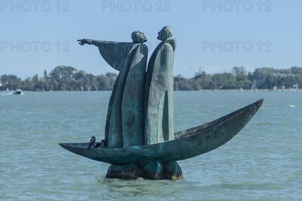 Bronze monument to Dante