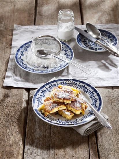 Pancakes with powdered sugar