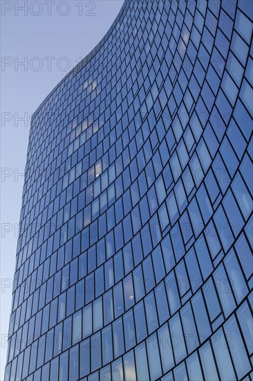 Facade of the office building Hoch Zwei