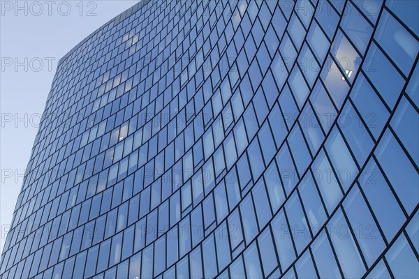 Facade of the office building Hoch Zwei
