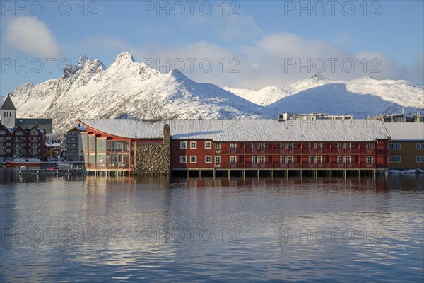 Hotel Scandic Svolvaer in front of snow-covered mountains